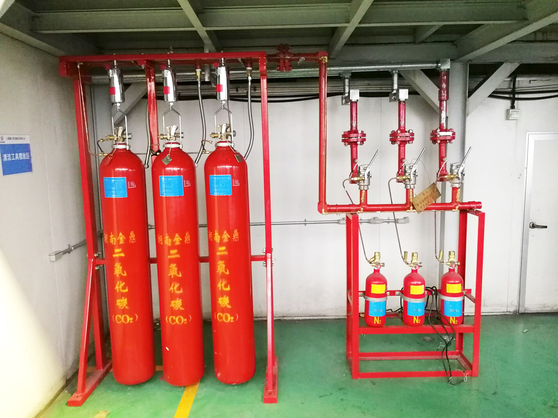64年厂家告诉您<i style='color:red'>高压二氧化碳气体灭火系统</i>的优点有哪些呢？