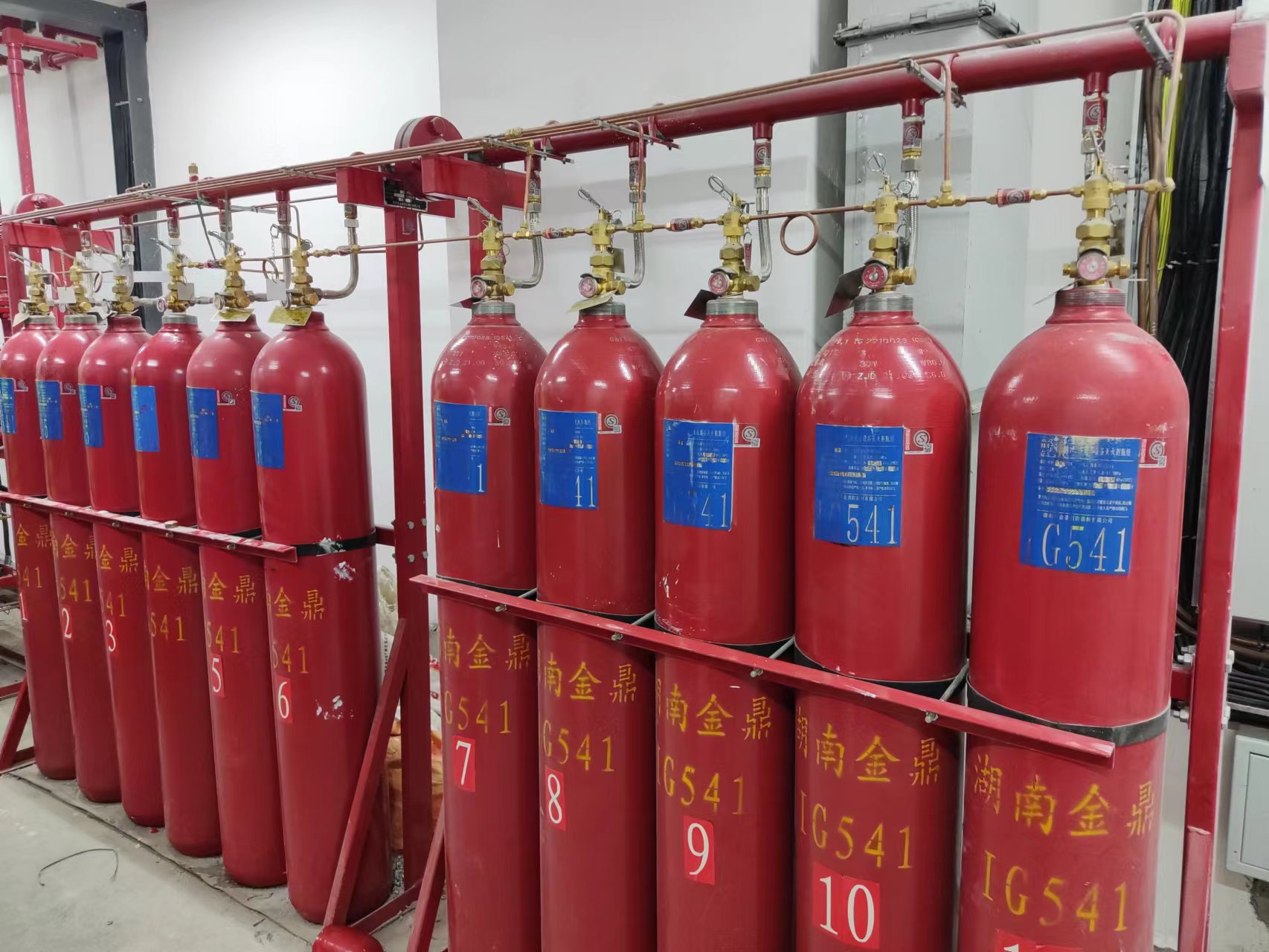 <i style='color:red'>轨道交通灭火</i>为什么选择IG541气体灭火系统？